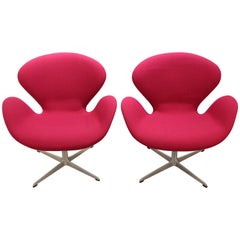 Arne Jacobsen Swan Chairs for Knoll 11