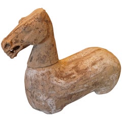 Grande figurine de cheval en terre cuite de style Han chinois