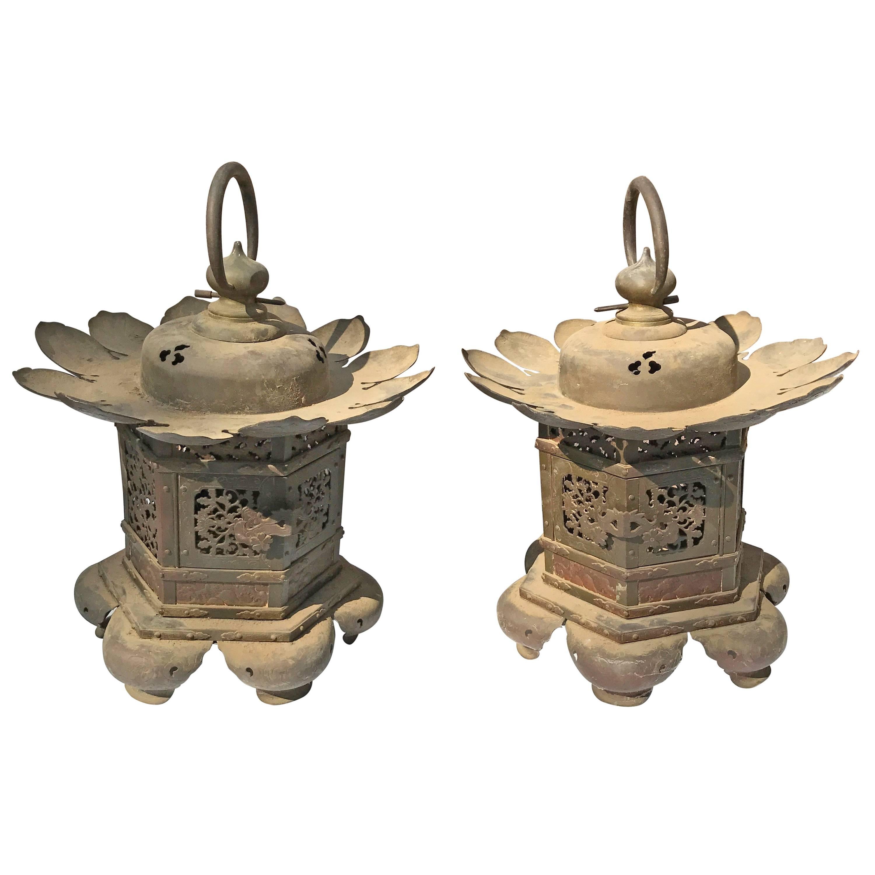 Japanese Extraordinary Pair of Handmade Antique Dragon Lanterns, Fine Details