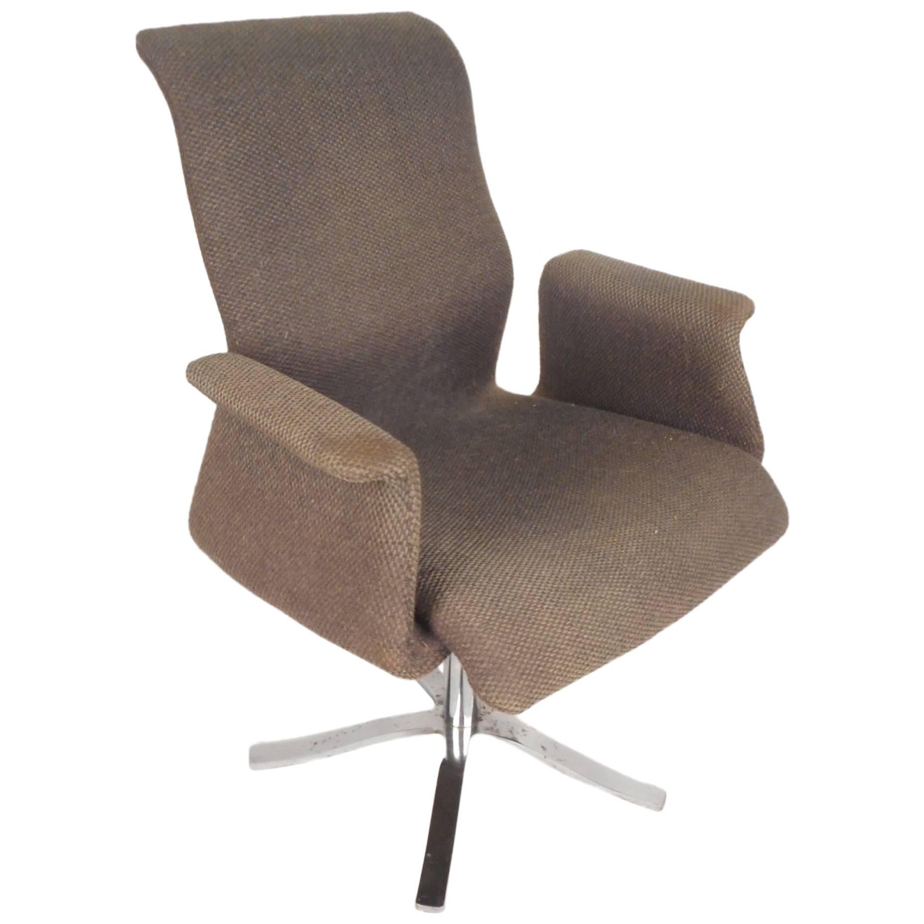 Unique Mid-Century Modern Swivel Lounge Chair