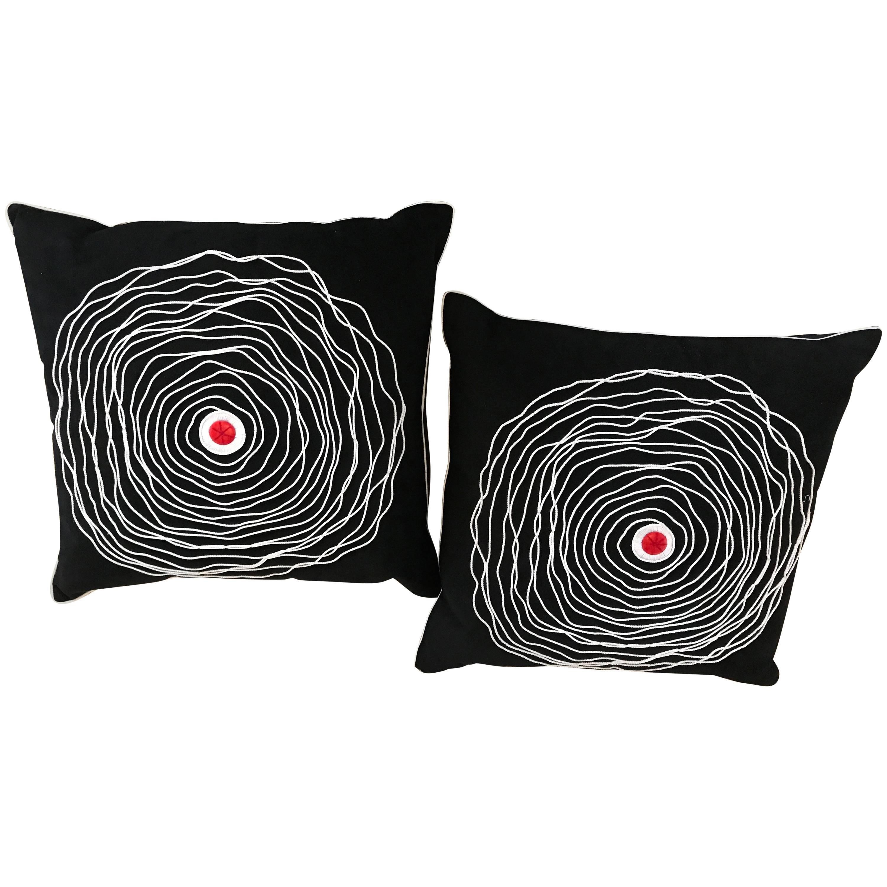 Paire de coussins décoratifs modernes en cordon brodé noir et blanc de style art en vente