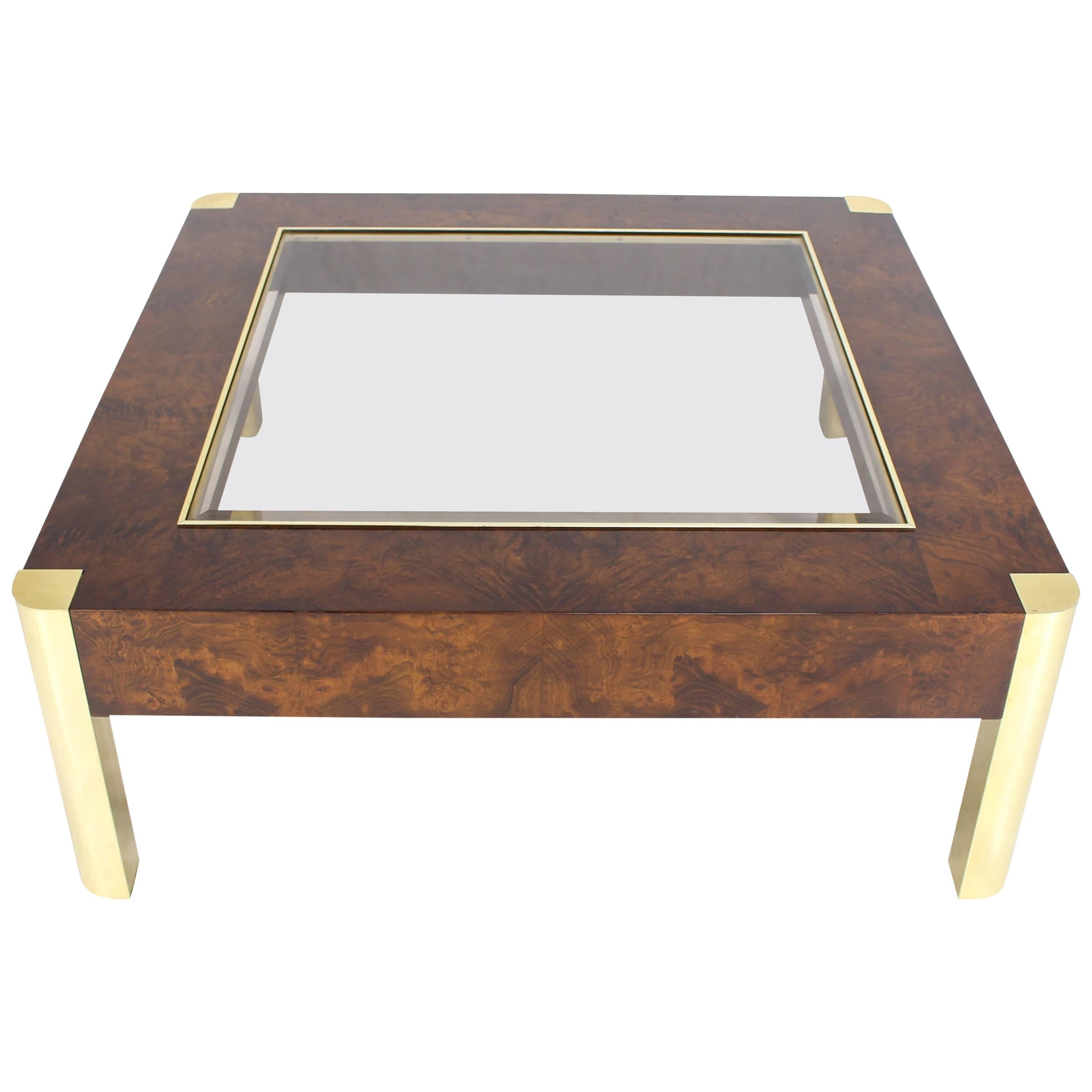 Table basse carrée en bois de broussin avec plateau en verre et laiton en vente