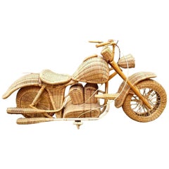 Moto Harley Davidson massive en rotin et osier