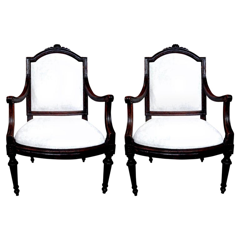 Pair of 18th Century Italian Walnut Chairs For Sale