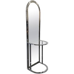 Miroir d'appoint sur pied en chrome et laiton:: moderne du milieu du siècle:: par Pace