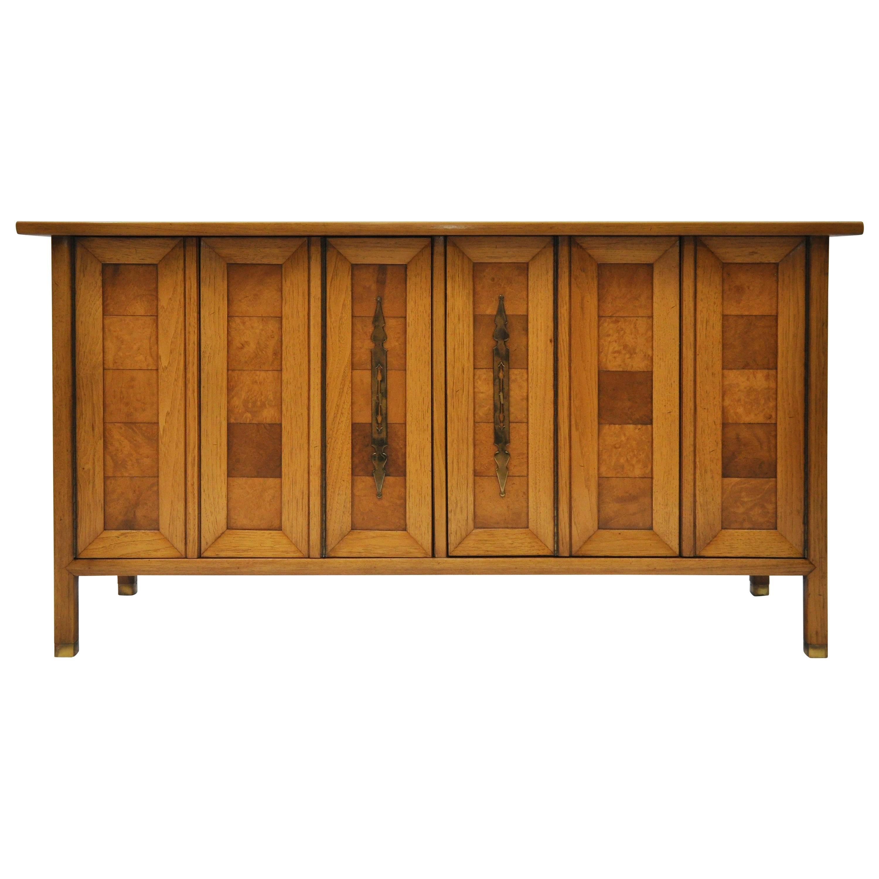 Tomlinson Mid-Century Pecan and Butternut Sideboard with Burl Myrtlewood Doors For Sale