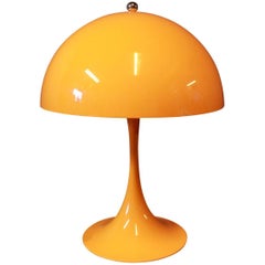 Mini lampe de table Panthella Orange de Verner Panton et Louis Poulsen