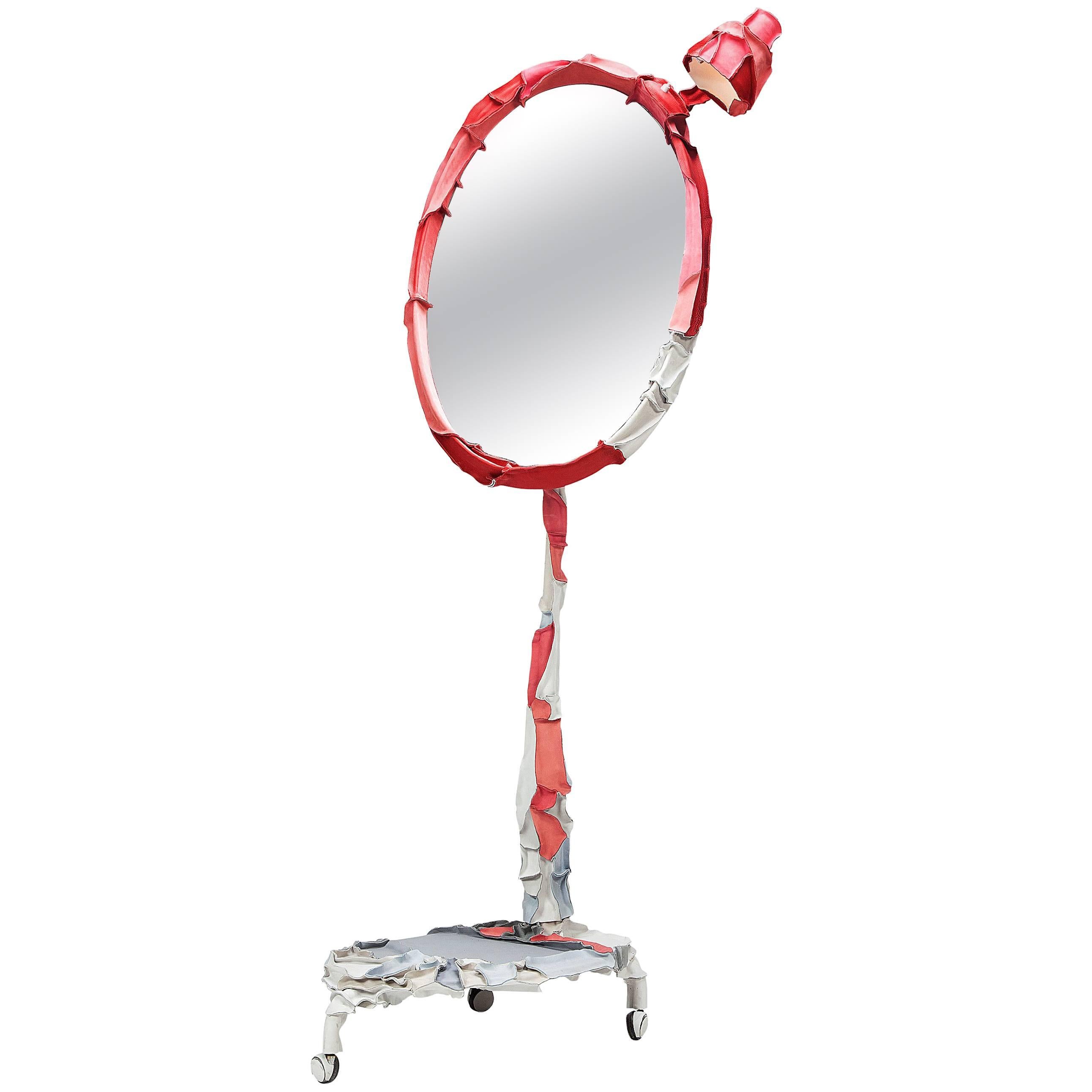 Miroir en peau sur pied de Pepe Heykoop en vente