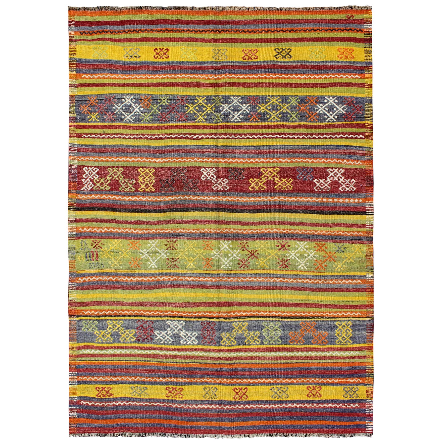 Türkischer Vintage-Kelim-Teppich mit geometrischen Formen und bunten horizontalen Streifen