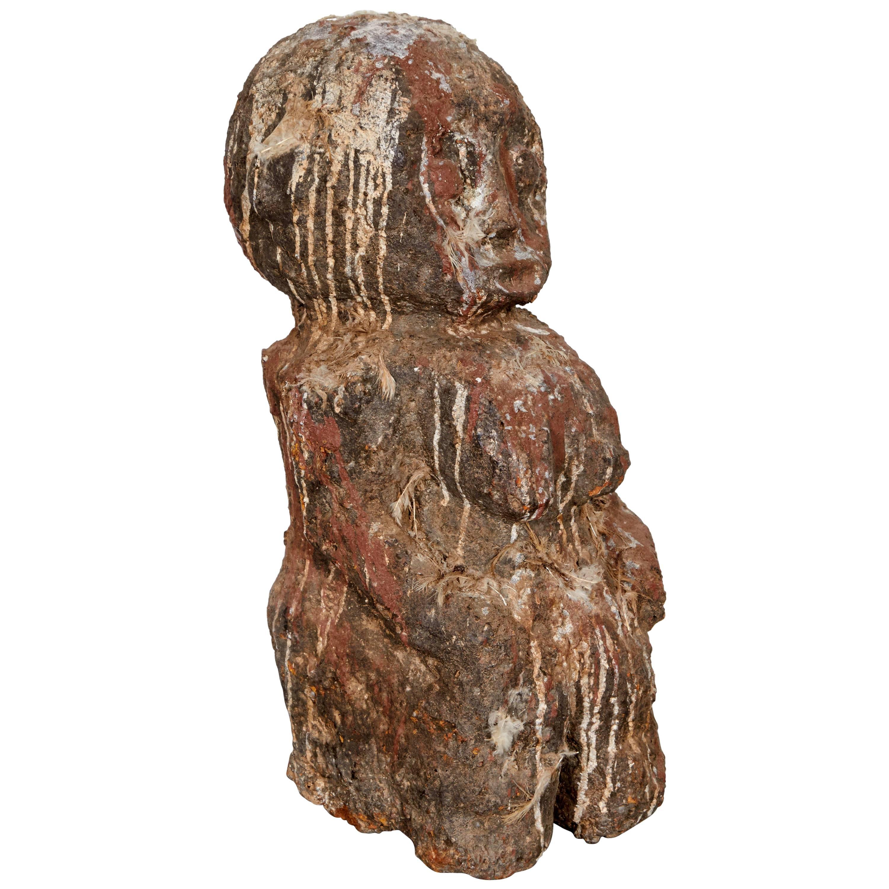 Westafrikanische Steinschreinfigur-Skulptur, hervorragende Patina und Textur im Angebot