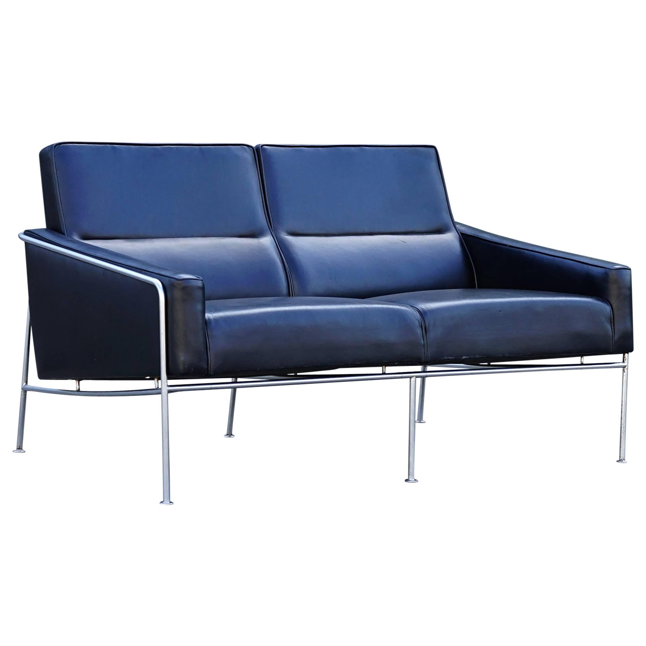 Arne Jacobsen 3300/2 Airport Sofa