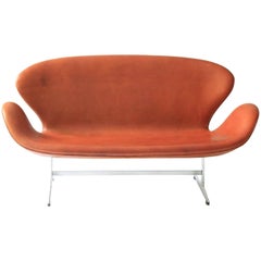 Arne Jacobsen Swan Sofa