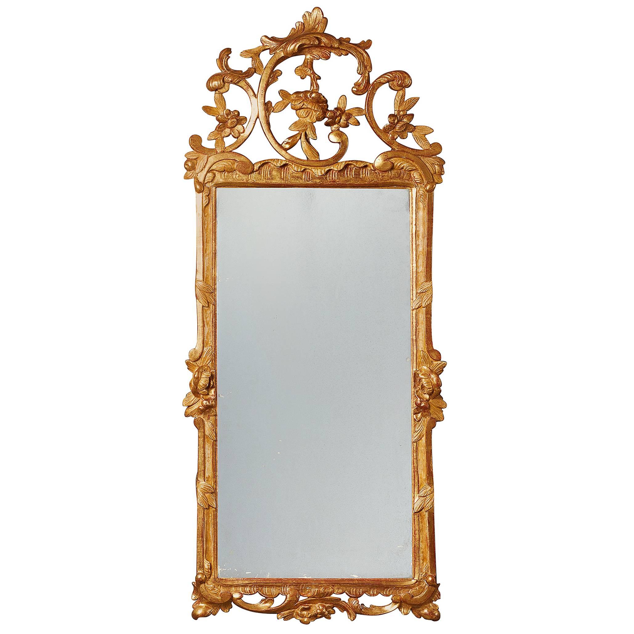 Miroir rococo danois en bois doré du 18ème siècle