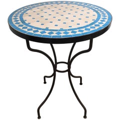 Table de bistrot mosaïque marocaine à carreaux bleus