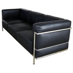 Le Corbusier LC3 Grand Comfort Style Dreisitziges Sofa aus schwarzem Leder