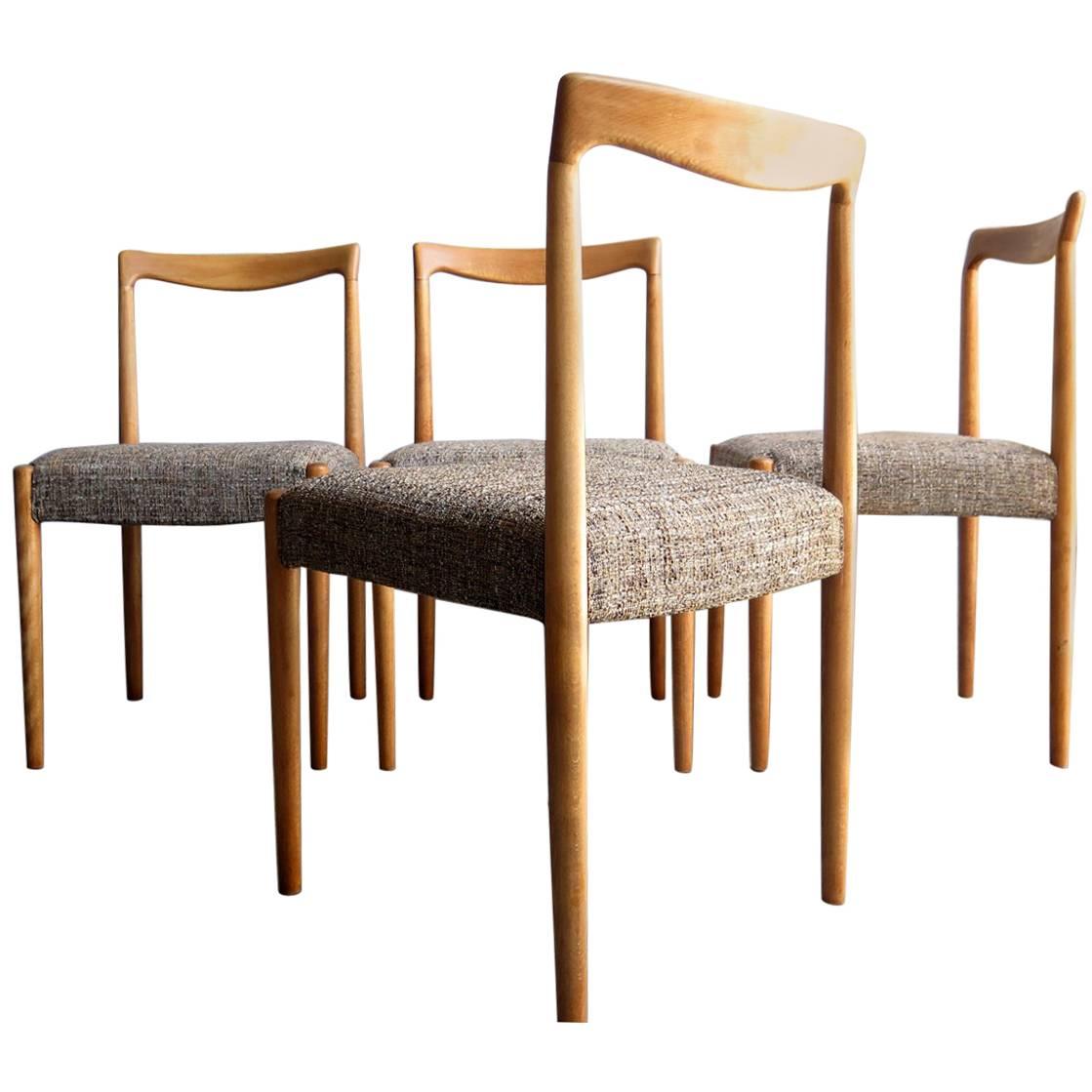 Set of Four Elegant Oak Dinning Chairs with new beautiful fabric seat For Sale