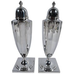 Elsa Peretti® Thumbprint salt and pepper shakers. Silver. | Tiffany & Co.