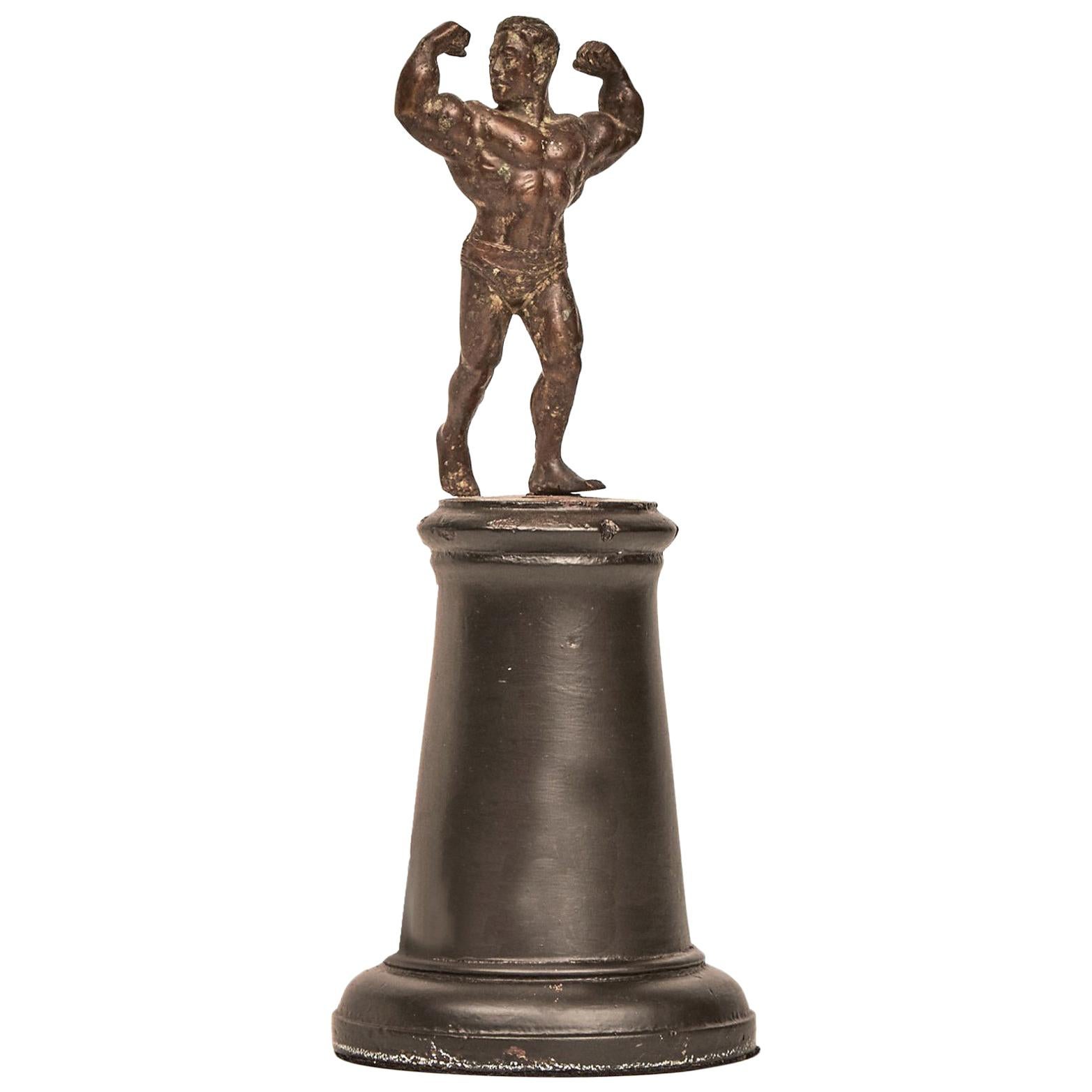 Muscleman birman en bronze, milieu du 20e siècle en vente
