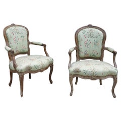 Paire de Fauteuils Louis XV du 18ème siècle en bois de hêtre