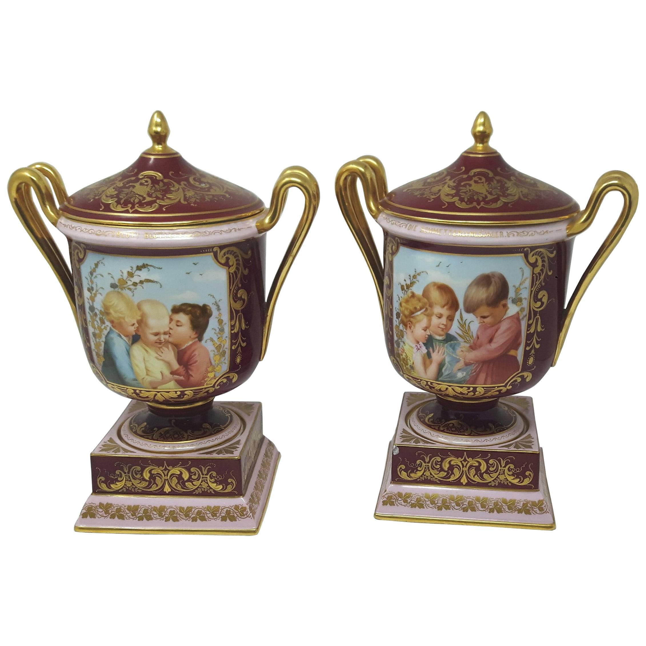 Paire de vases viennois du 19ème siècle finement peints avec bordures dorées, vers 1880 en vente