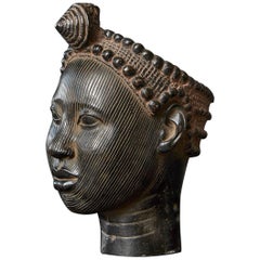 Réplique en céramique d'une tête avec une couronne, ancien royaume de Ife, Nigeria