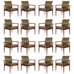 16 fauteuils "Diplomat" de Finn Juhl
