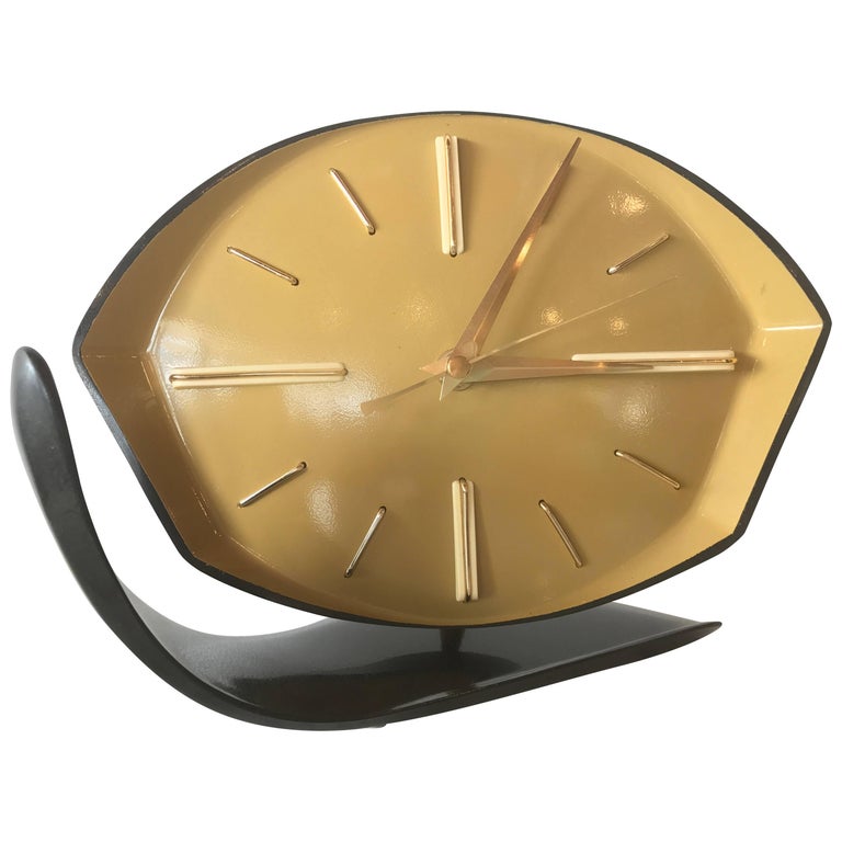 Geometric Modern Age Bakelite Table Clock, circa 1940 at 1stDibs
