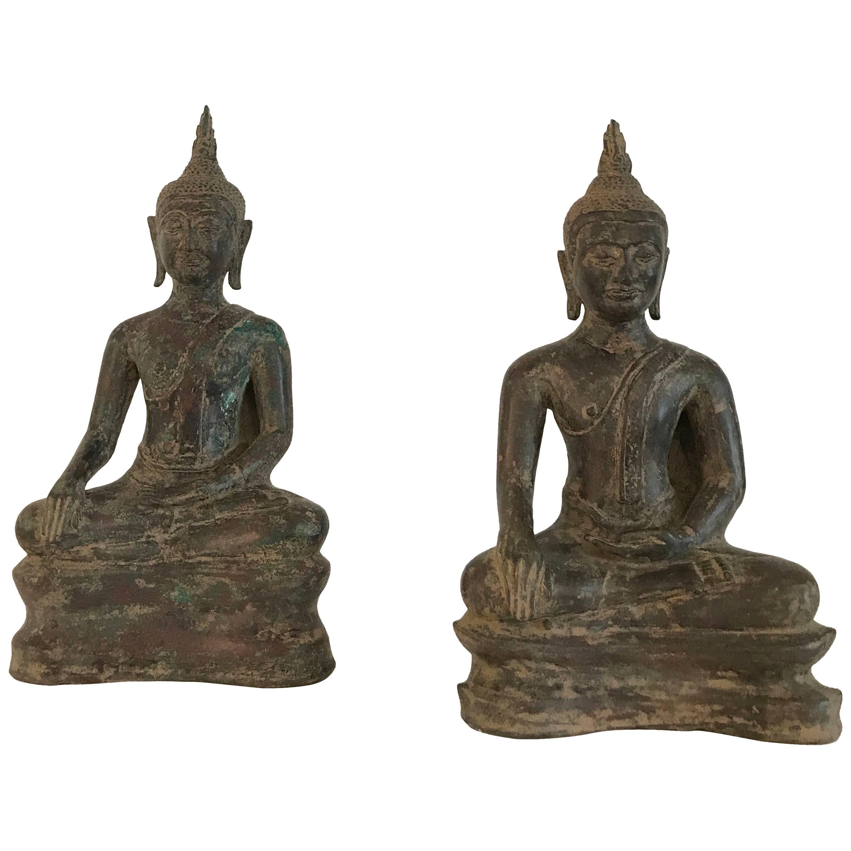 Außergewöhnliches, fast identisches Paar Bronze-Buddhas