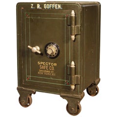 Antique Spector Safe on Wheels Peint & Acier rayé