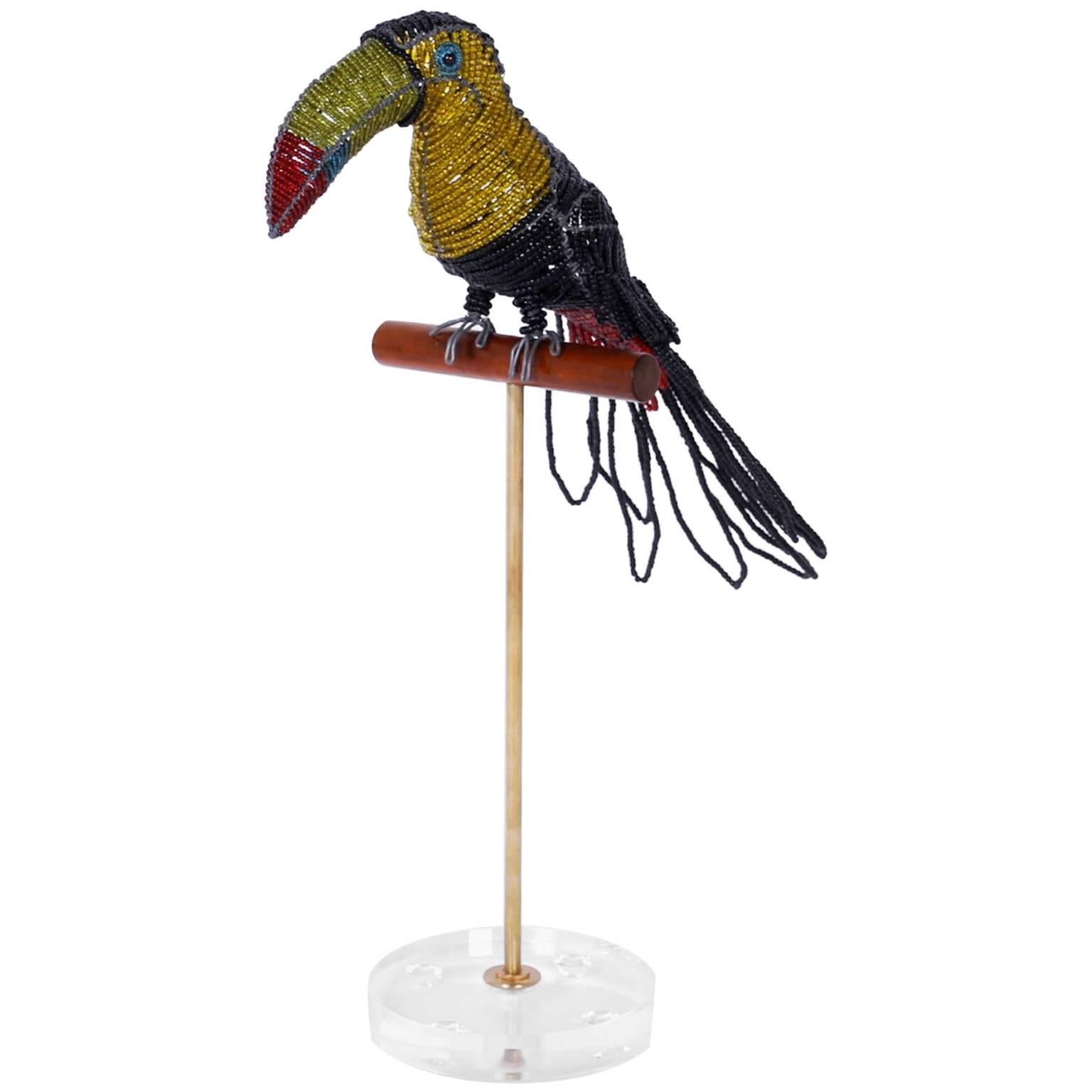 Sculpture de toucan tropicale en verre perlé du milieu du siècle dernier