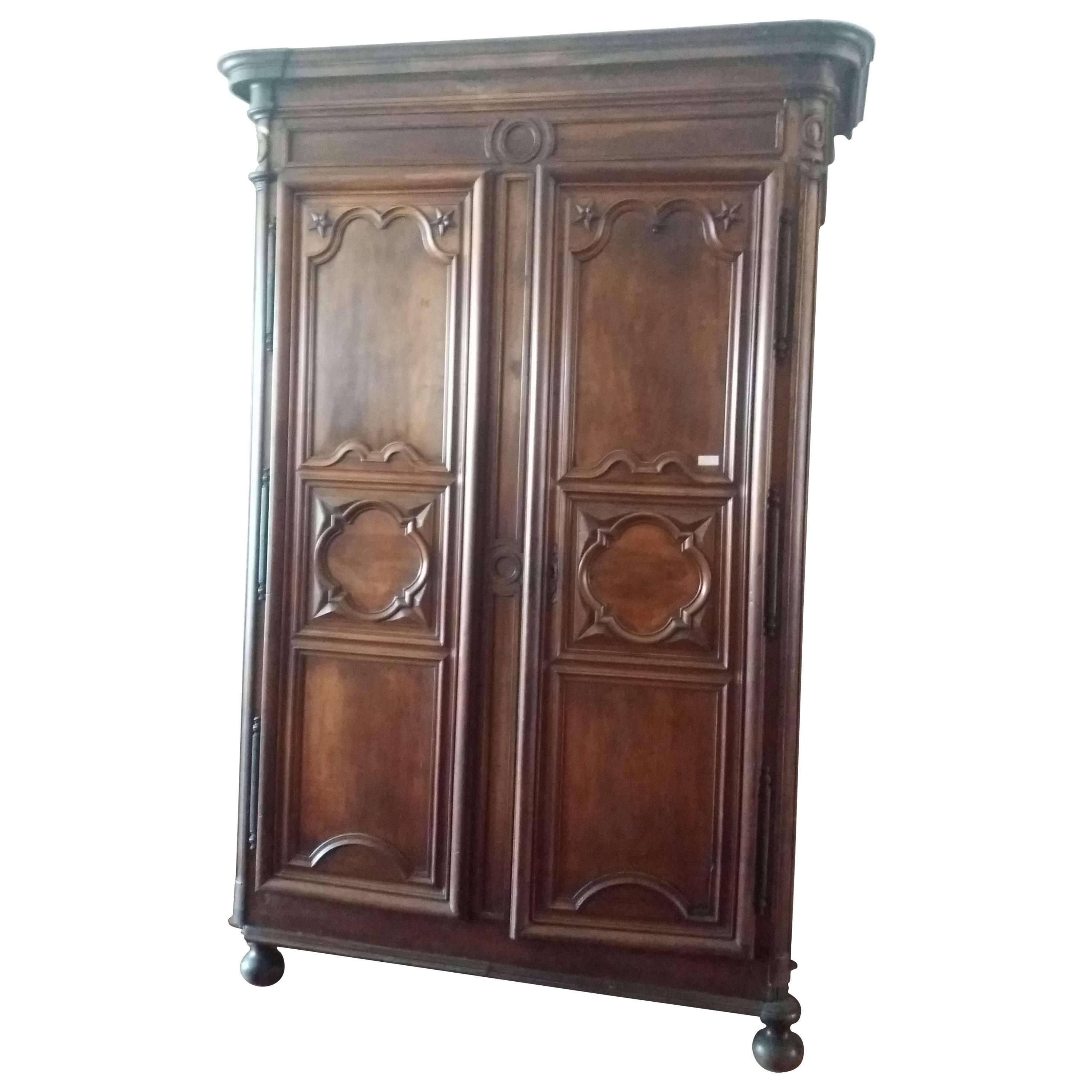 18th Century brown walnut French Wardorobe For Sale