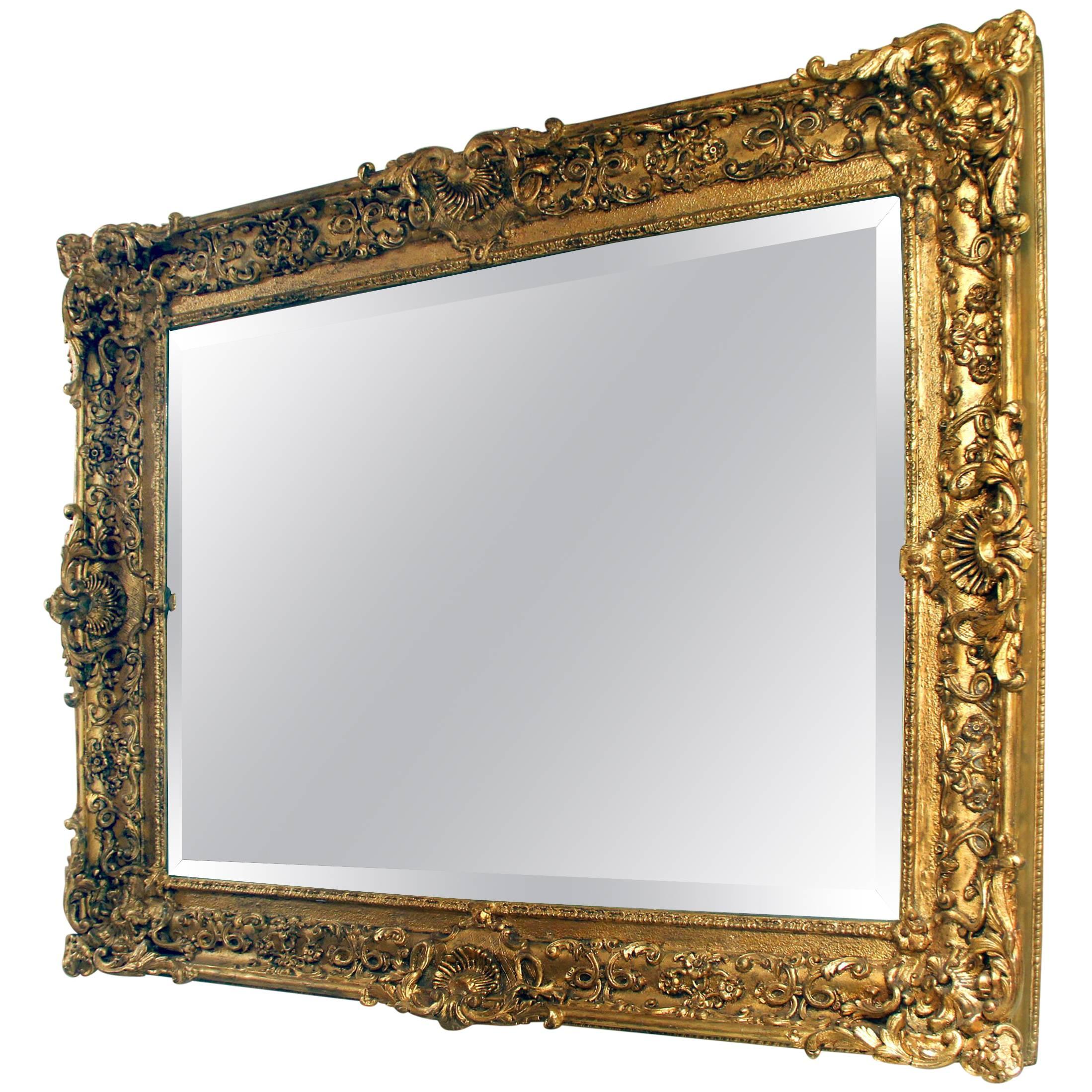 Grand et fantastique miroir biseauté en bois doré sculpté de la fin du XIXe siècle en vente