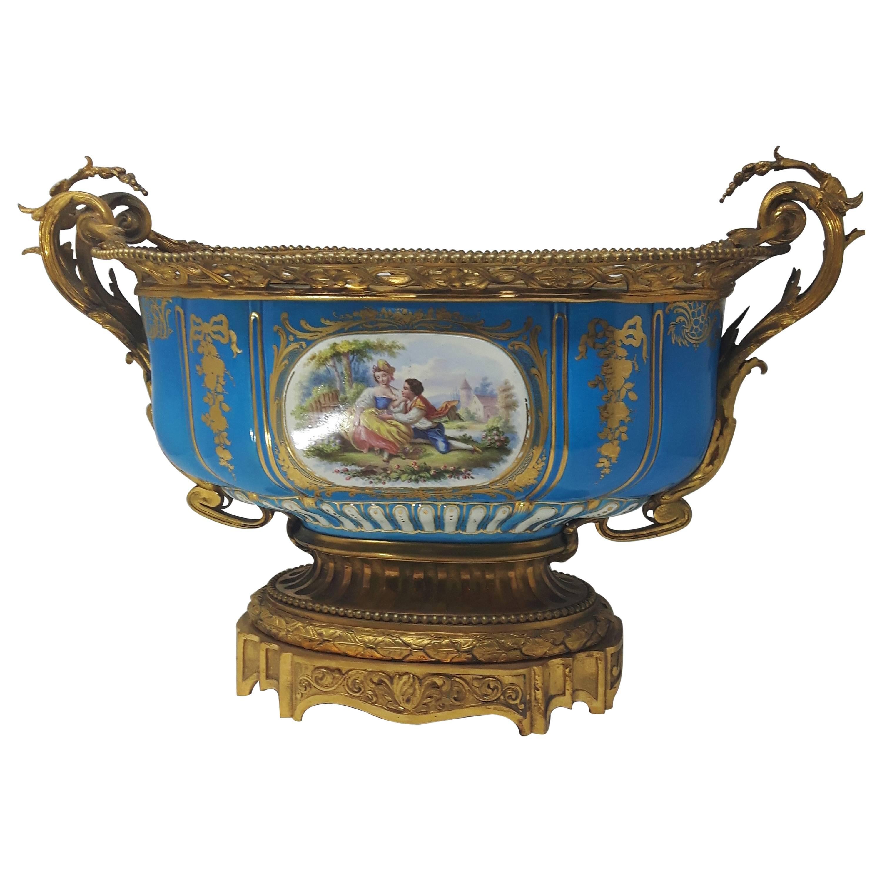 19th Century Hand-Painted and Gilt Porcelain Serve Style Coup Vase For Sale