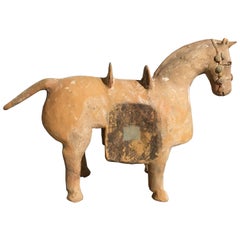 Modelo de cerámica china de las Seis Dinastías de un caballo acorazado, Siglos III-IV, China
