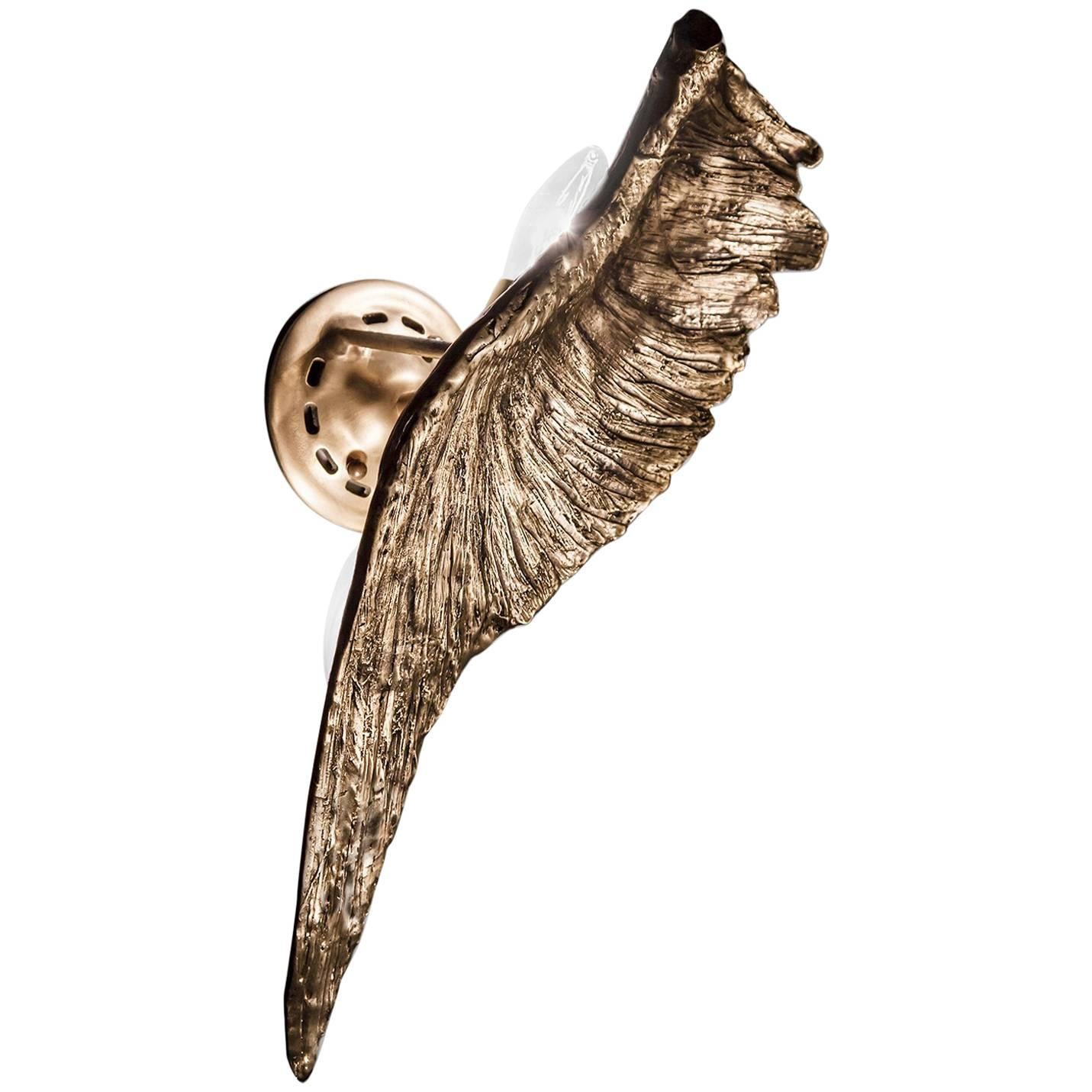 Skulpturale Flügel-Wandleuchterleuchte aus Bronzeguss von Vivian Carbonell