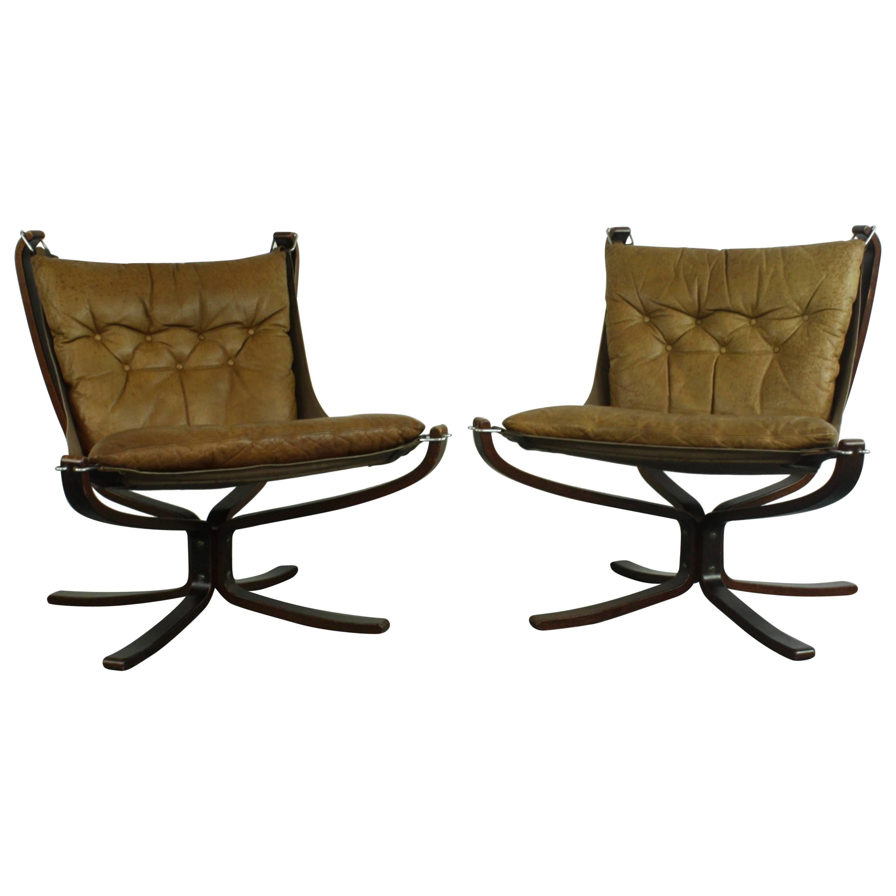 Pair of Vintage Low Back Camel Leather Falcon Chairs Designed by Sigurd Resell For Sale