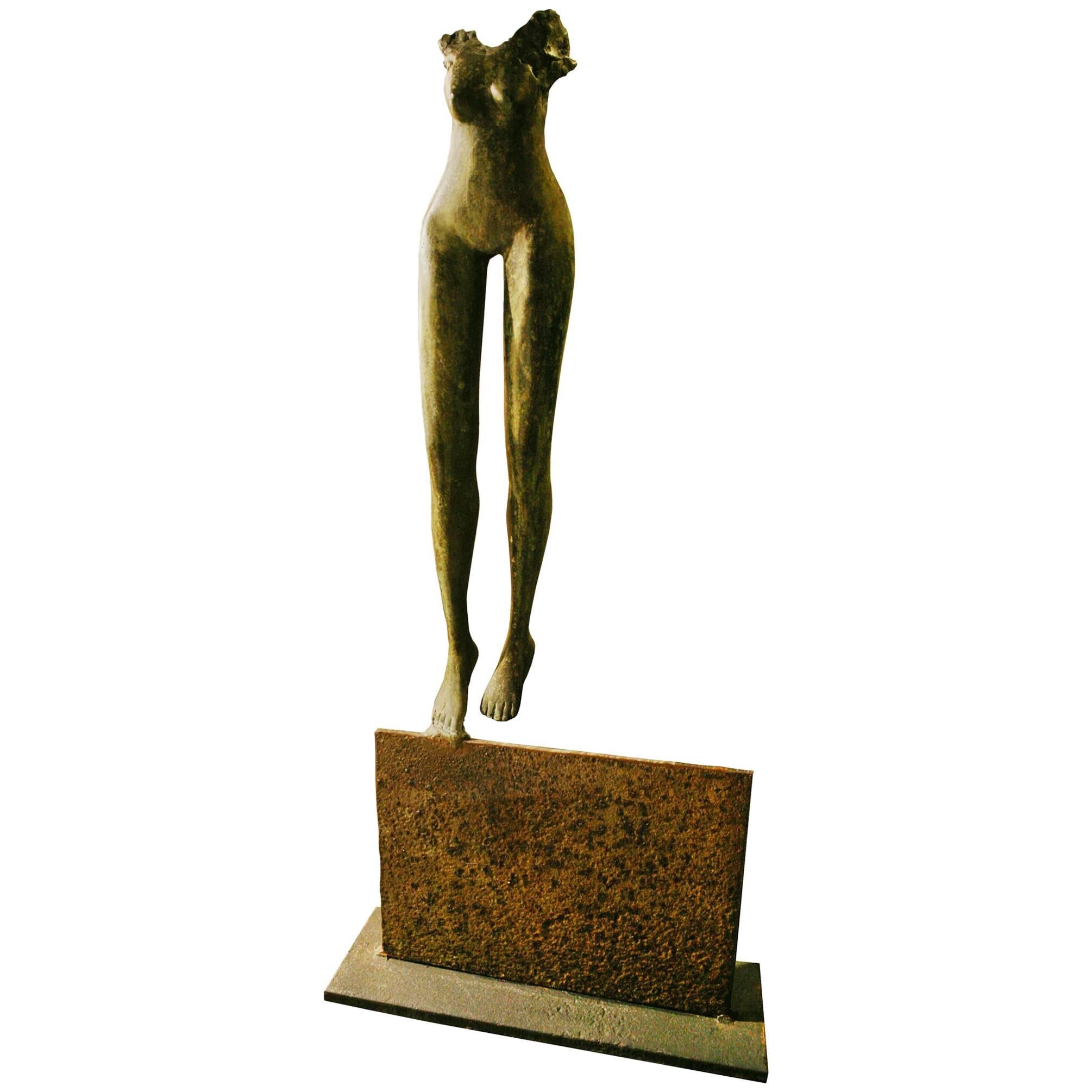 Sculpture de femme au corps en bronze massif