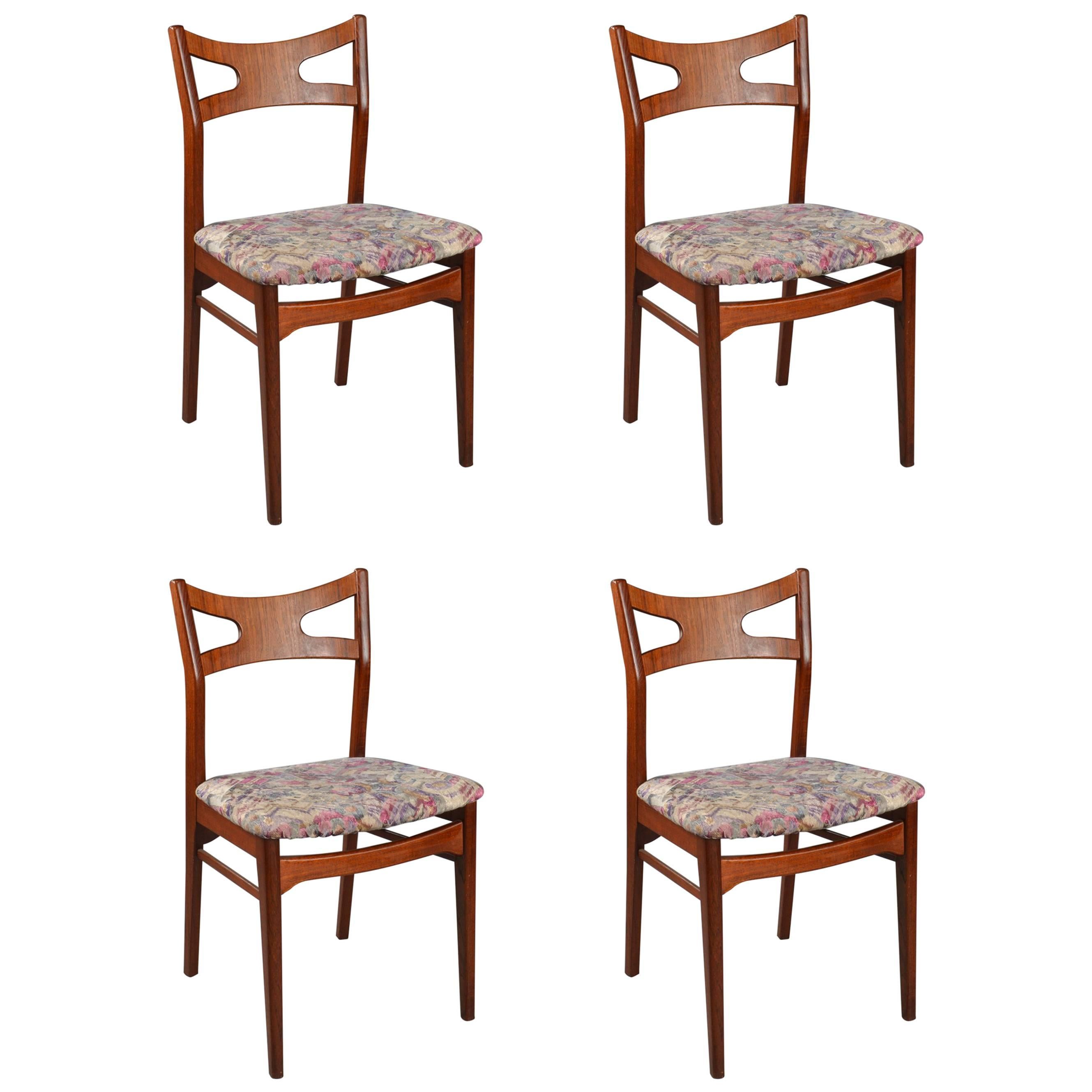 Set of Four Dining Room Chairs in the Art of Hans Wegner