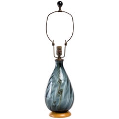 1950's Blenko Rauchblaue Glasflaschenlampe