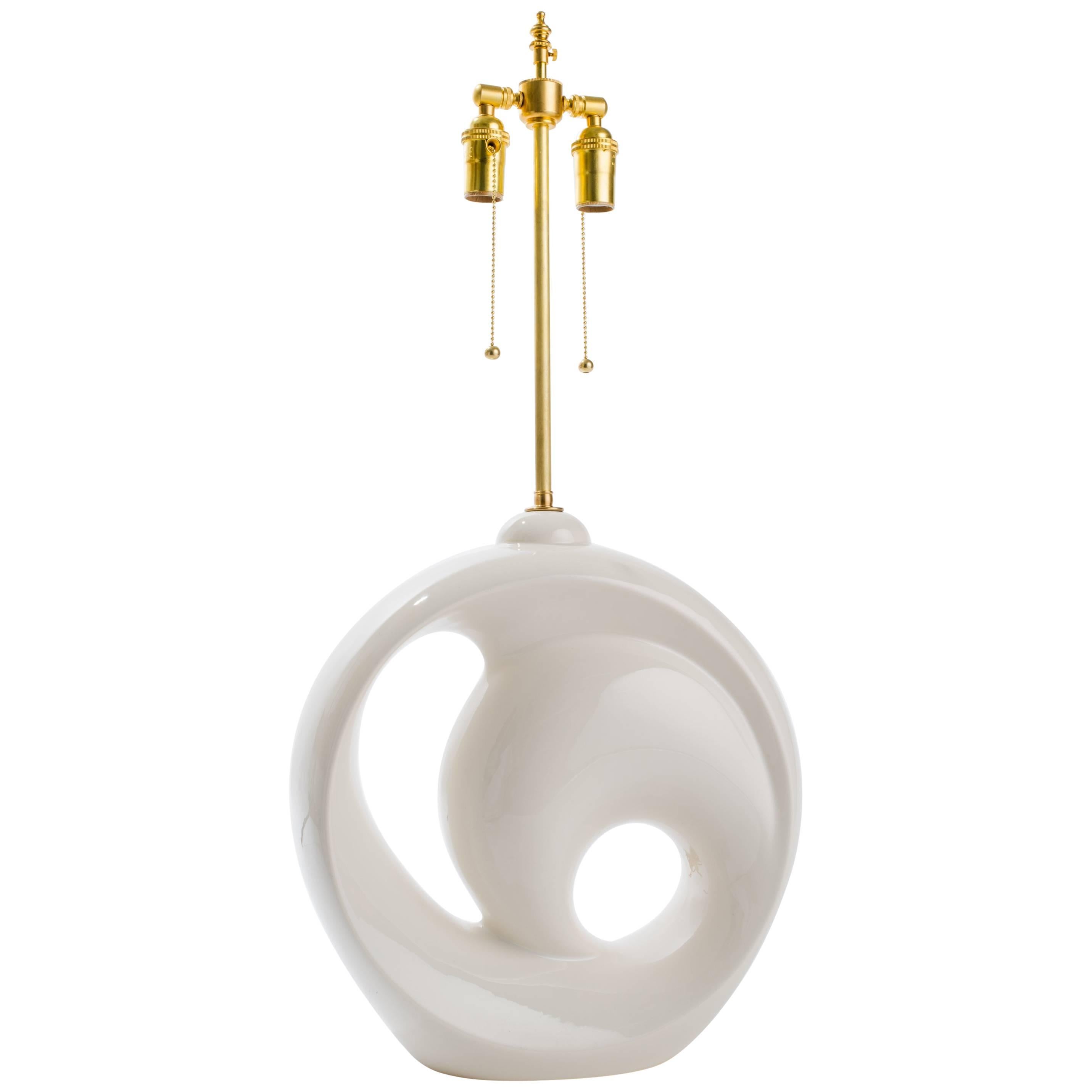 Grande lampe sculpturale en céramique blanche en vente