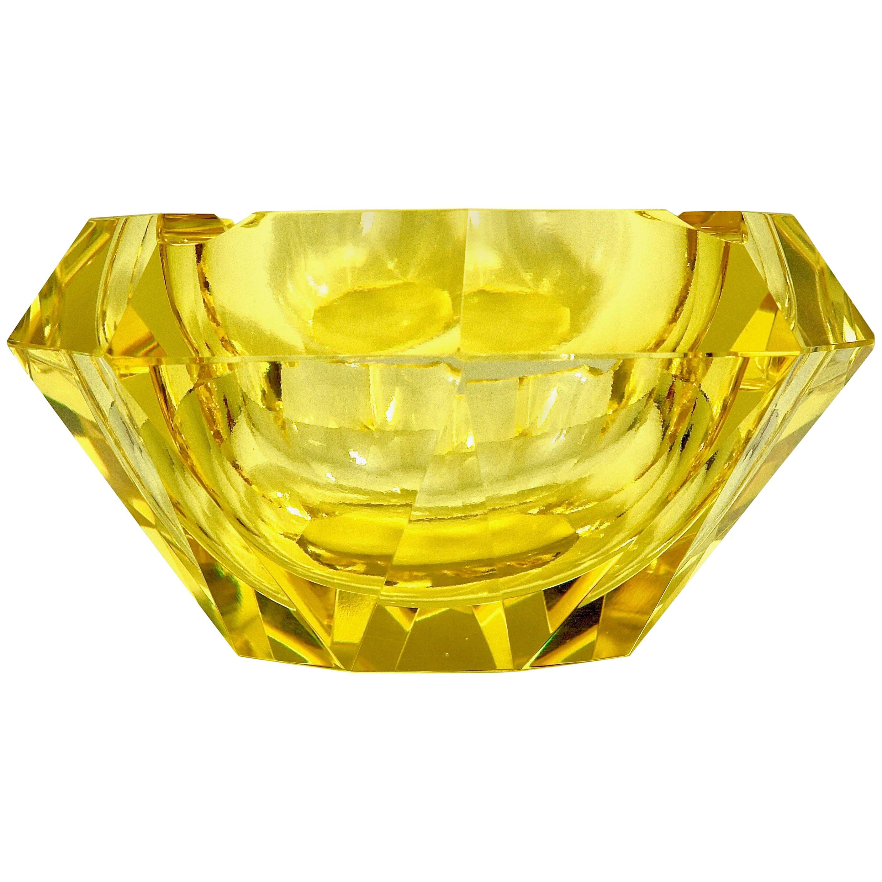 1930s Lemon Faceted Diamond Ashtray in Excellent Condition, Murano, Italy
