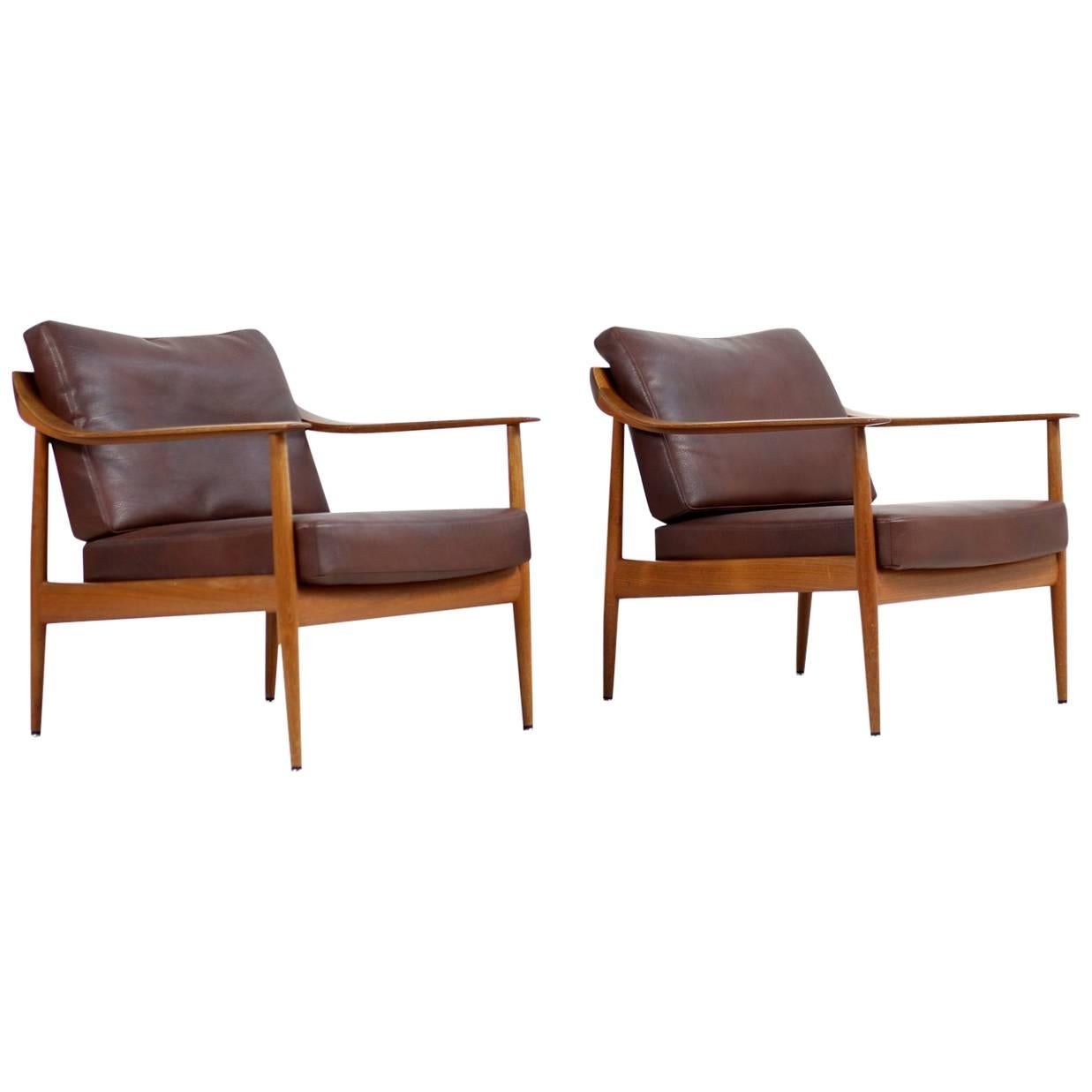 Pair of 1960s Teak & Leather Easy Lounge Chairs Knoll Antimott Mid-Century