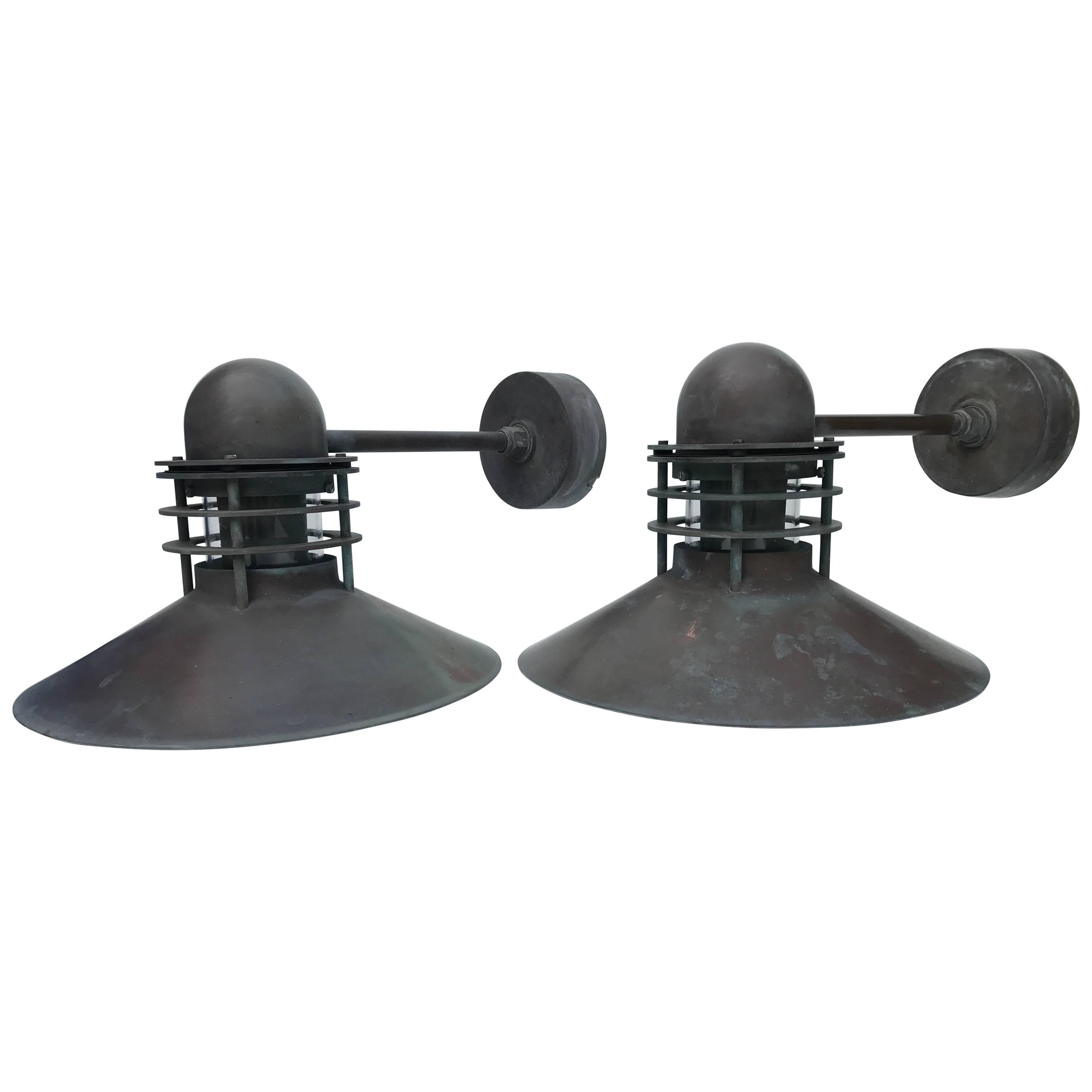Late 20th Century Pair of Louis Poulsen Copper Outdoor Wall Lamps Nyhavn For Sale