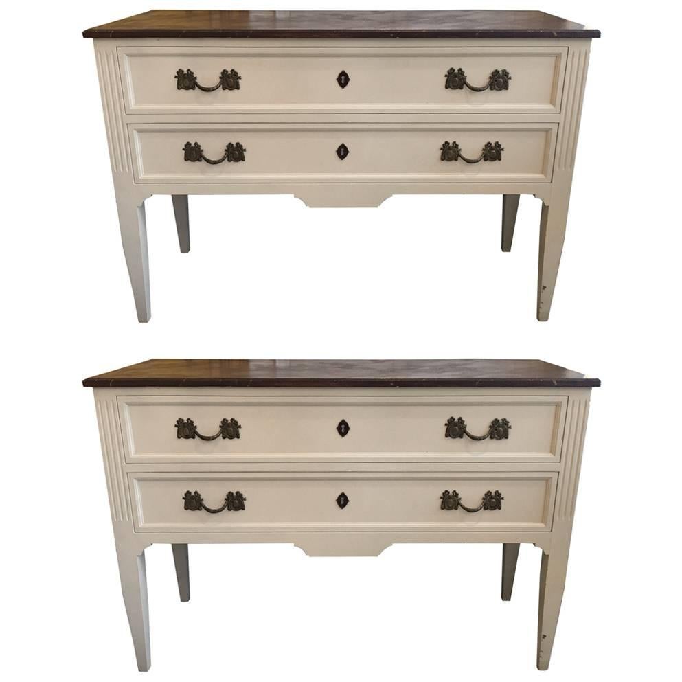 Pair of French Mid-Century Chests of Drawers, Crème and Faux Marble Finish For Sale