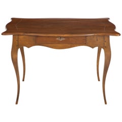Tisch oder Schreibtisch aus Kiefer im Rokoko-Stil mit einer Schublade, geschwungener Schürze und Cabriole-Beinen