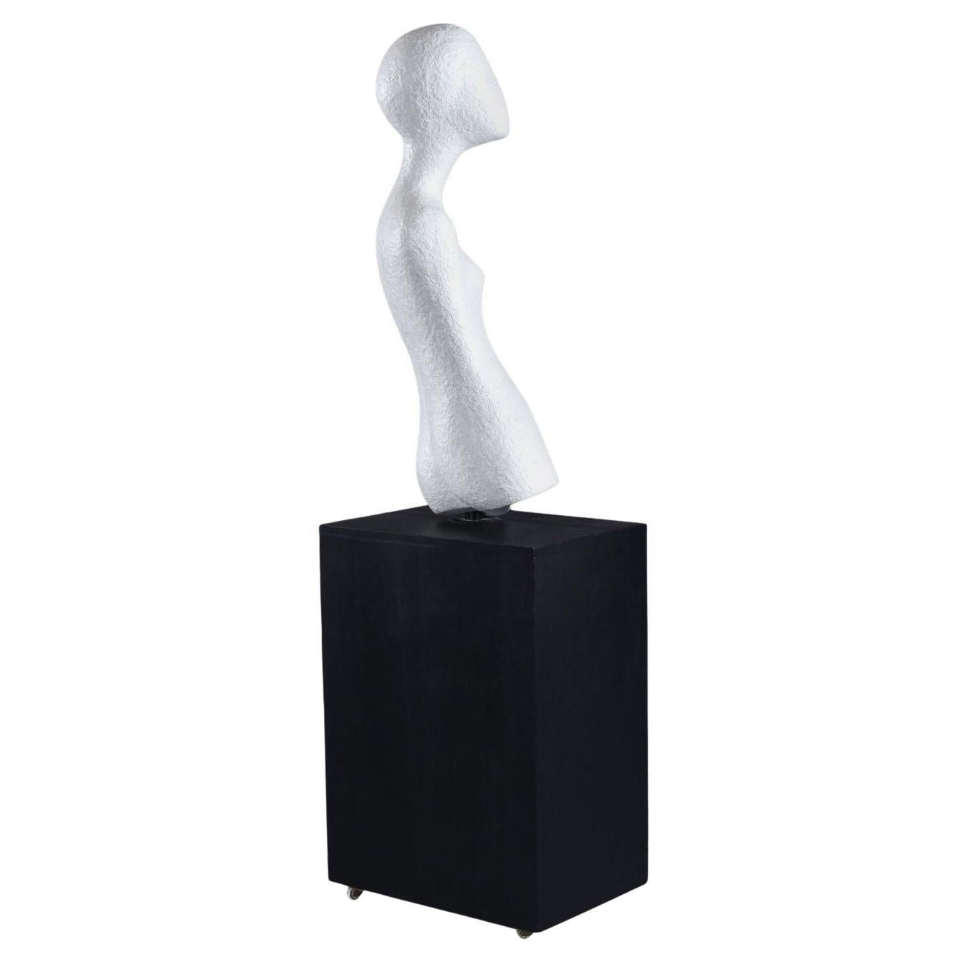 Scultura in gesso e piedistallo con nudo astratto e figurale modernista