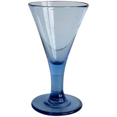 verre à vin anglais du 18ème siècle:: bleu clair soufflé à la main:: couleur rare:: circa 1770