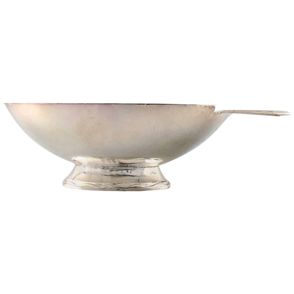 Rare and fine silver plated "Swan" sauce/gravy boat, Christofle 'Gallia' For Sale