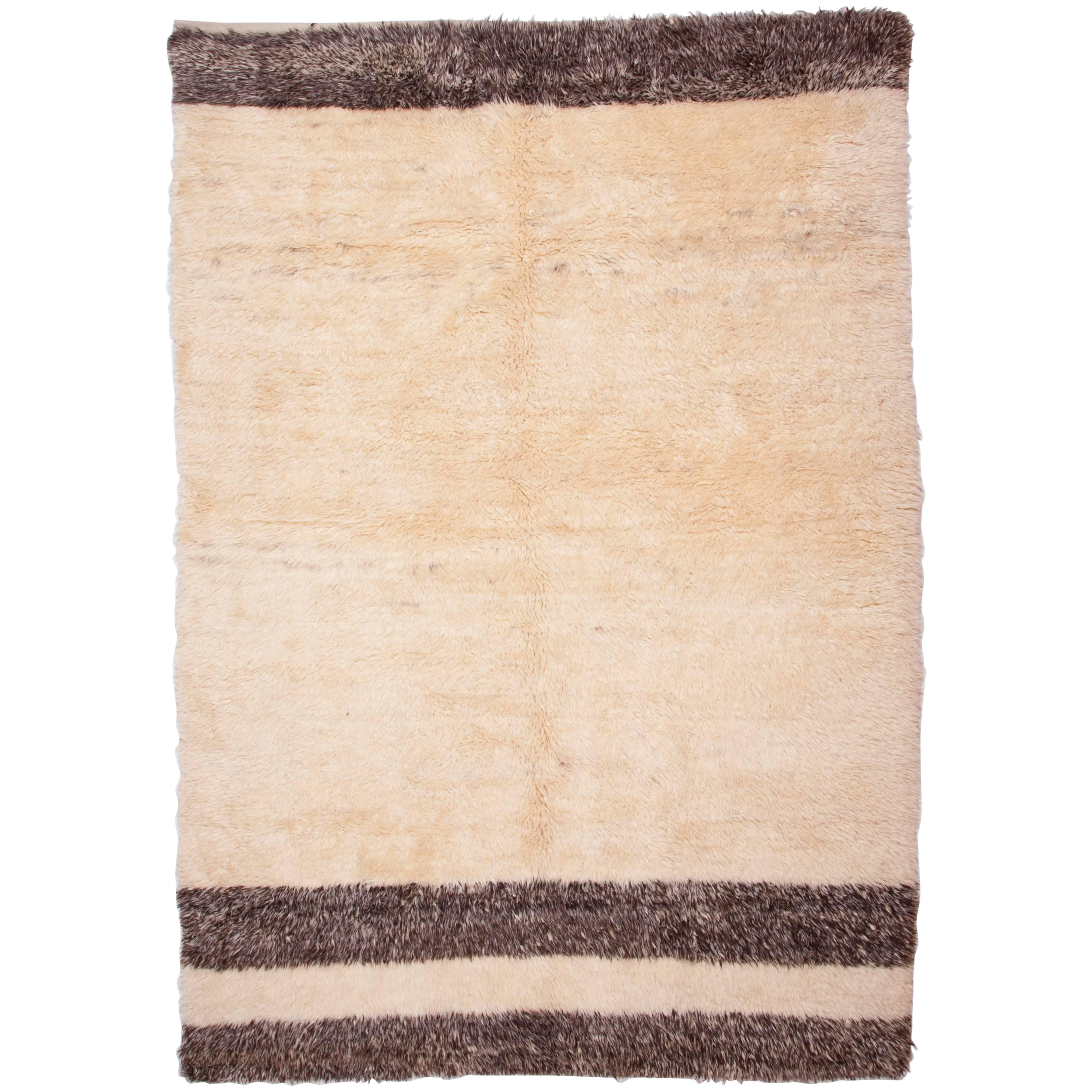 Contemporary Tulu Rug Made in Central Anatolia in Pure Wool