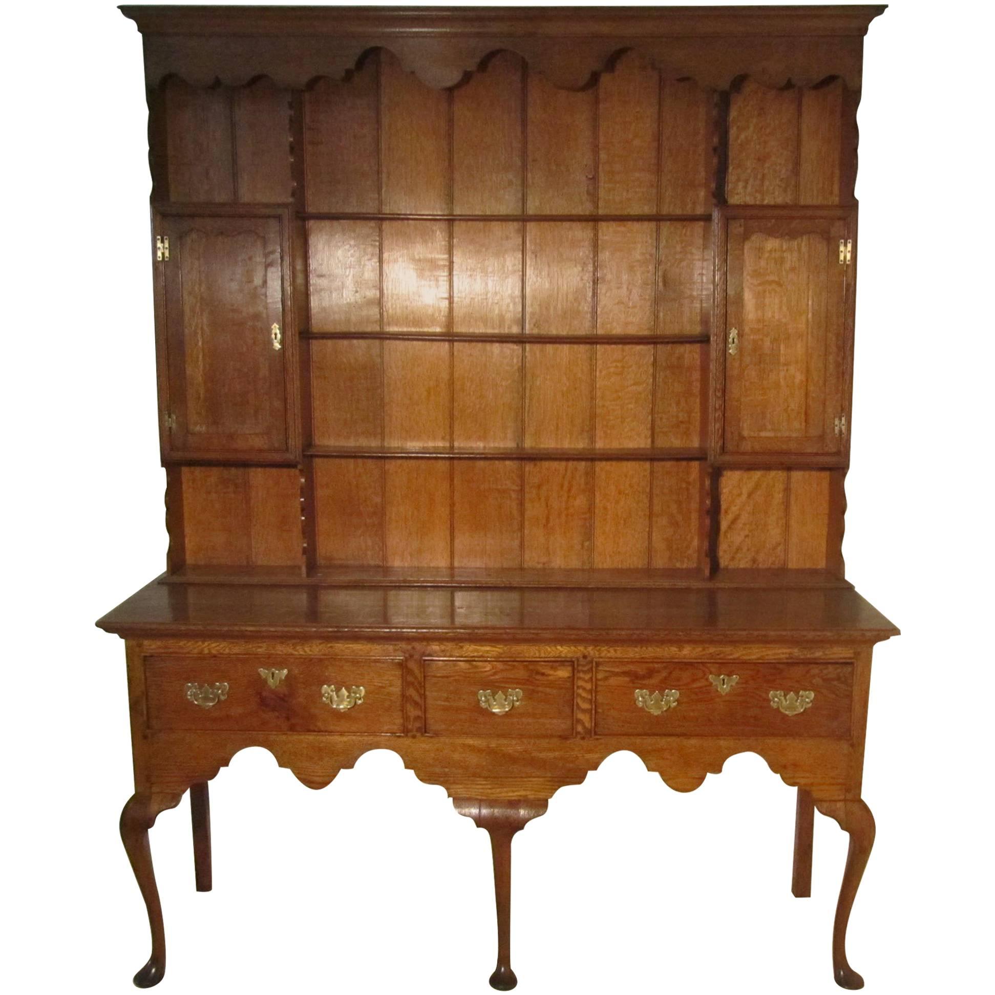 Georgian Country Oak Dresser, Pad Foot base with  Plate Rack For Sale